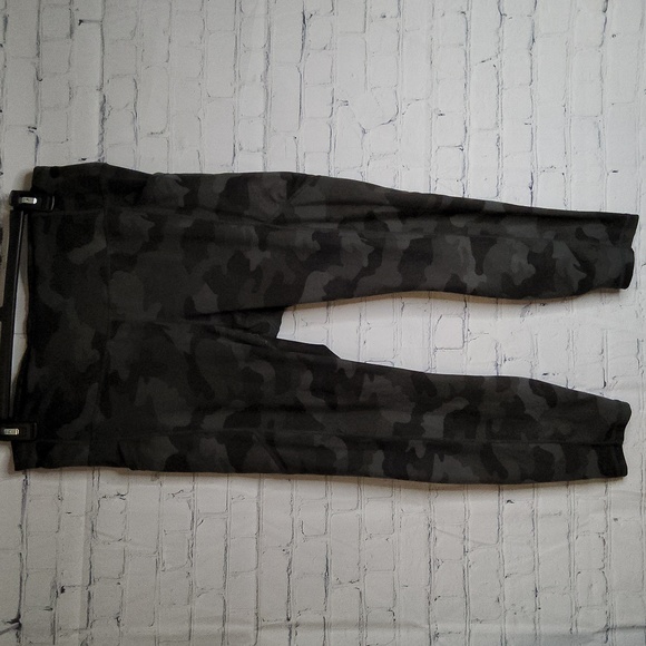 Plus size Yogalicious Lux camo leggings pants Activewear 1X - Picture 1 of 2